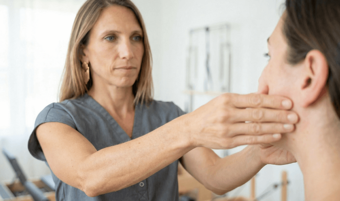 Tratamiento para aliviar el dolor ATM: FisioMarta Jaén